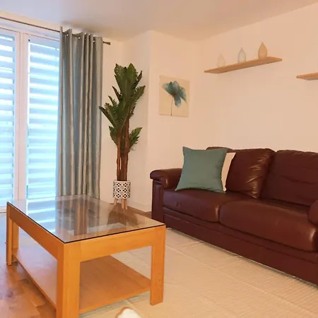 Spacious Elegant 2-Br Apartment In Aberdeen City Centre Exterior photo